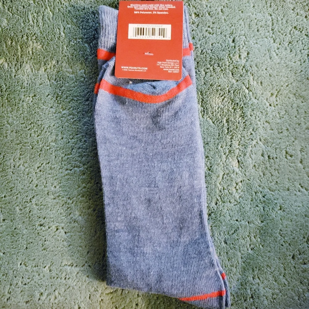 Men's Peanuts Sleeping Snoopy Socks. NWT. - Picture 2 of 5